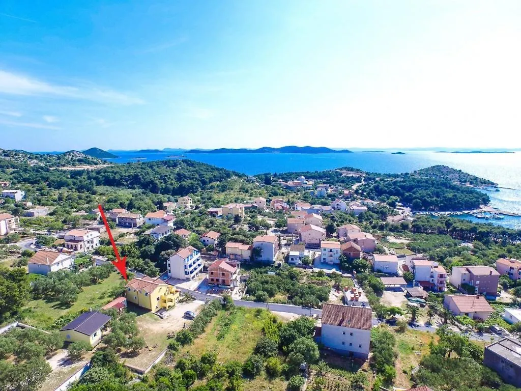 Apartment In Drage With Sea Views, Balcony, Air Conditioning, Wifi 566-2