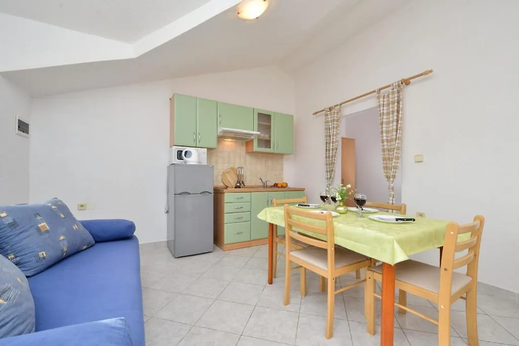 Apartment In Drage With Sea Views, Balcony, Air Conditioning, Wifi 566-2