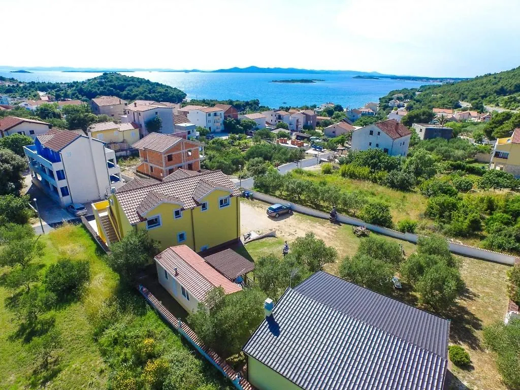 Apartment In Drage With Sea Views, Balcony, Air Conditioning, Wifi 566-2