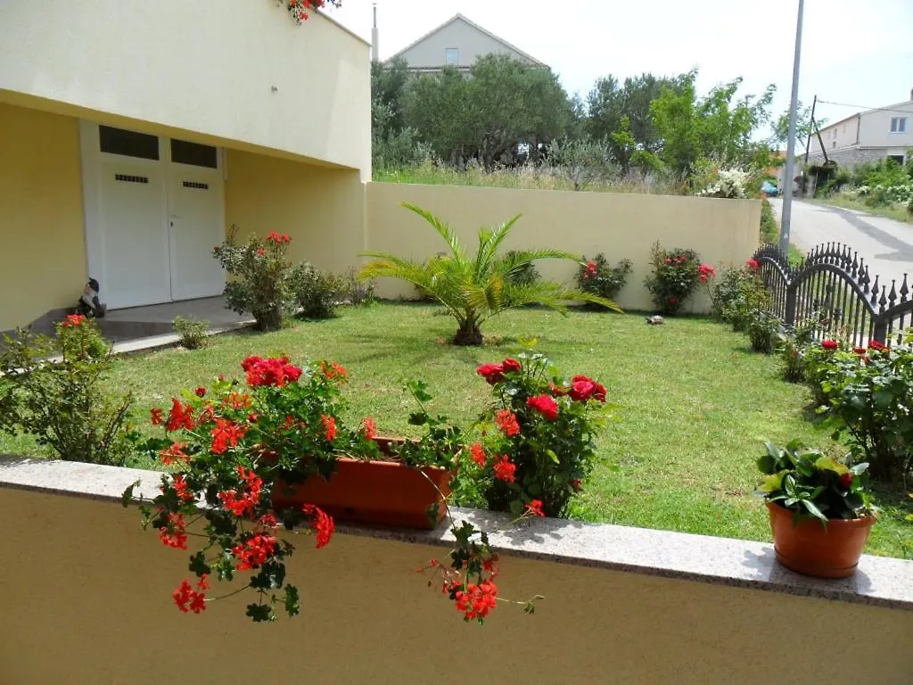 Apartment In Drage With Sea Views, Balcony, Air Conditioning, Wifi 566-2
