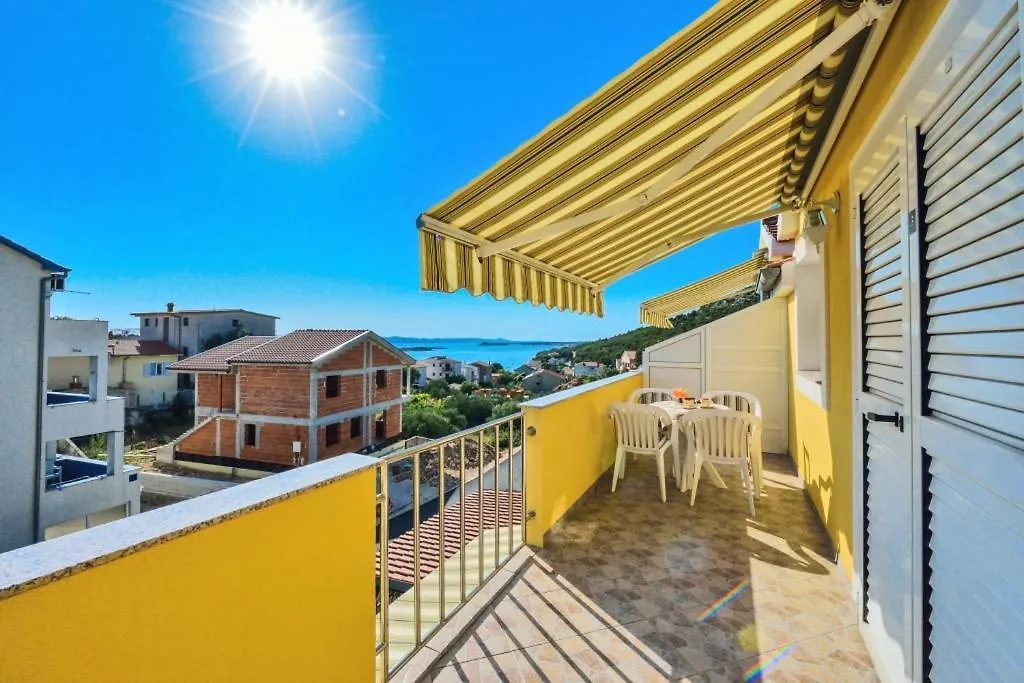 Apartment In Drage With Sea Views, Balcony, Air Conditioning, Wifi 566-2