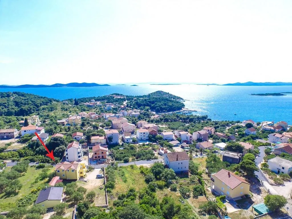 Apartment In Drage With Sea Views, Balcony, Air Conditioning, Wifi 566-2